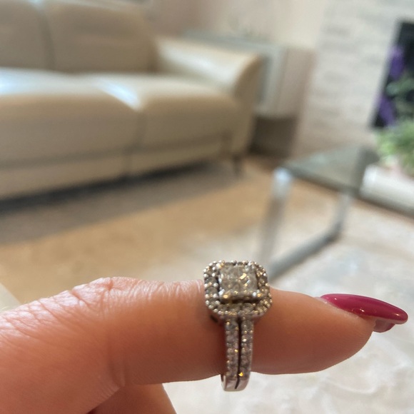 COPY - Gorgeous 1 carat Natural diamond ring on 14 karat white gold setting - Picture 3 of 8